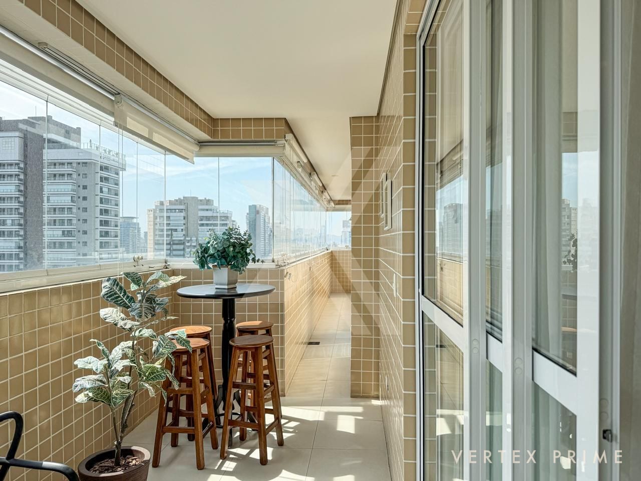 Apartamento de 3 suítes, andar alto e vista mar no Gonzaga em prédio com lazer. — foto