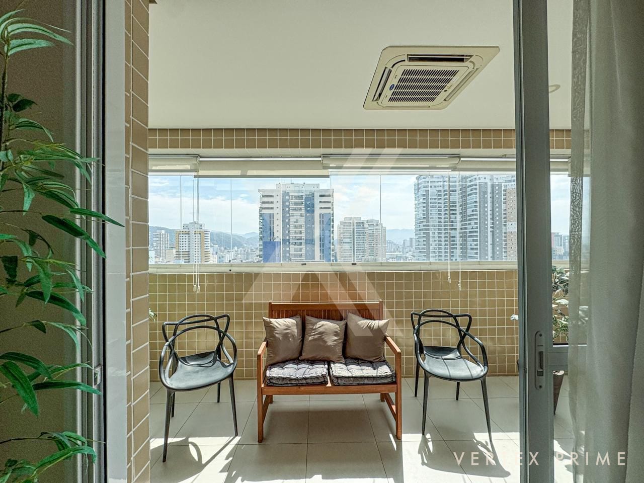 Apartamento de 3 suítes, andar alto e vista mar no Gonzaga em prédio com lazer. — foto