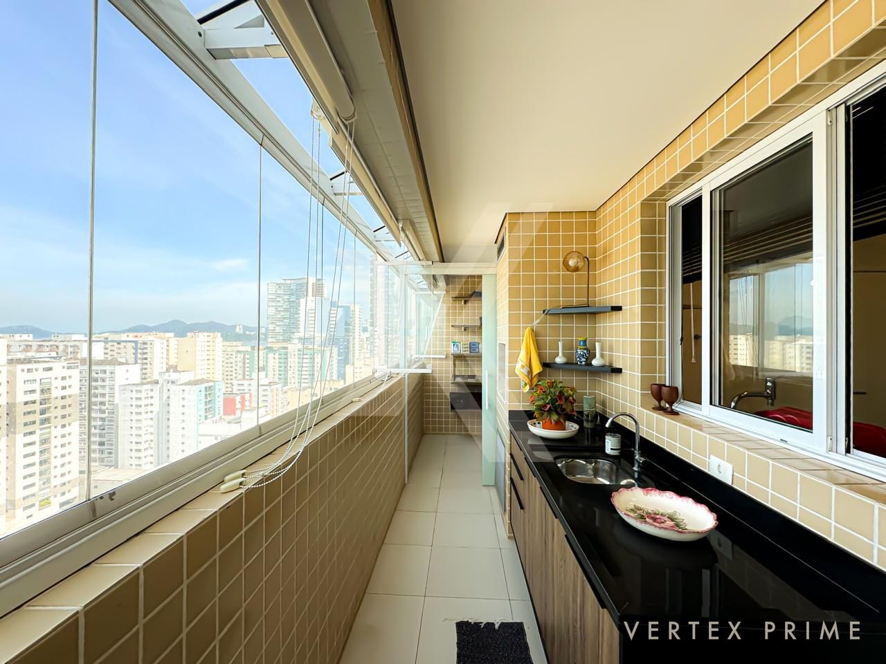 Apartamento de 3 suítes, andar alto e vista mar no Gonzaga em prédio com lazer. — foto