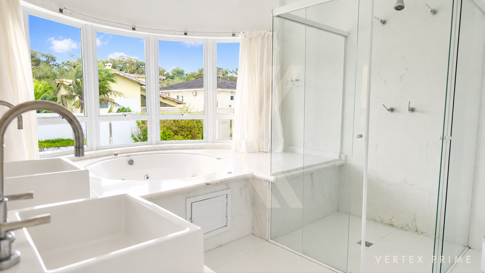 Casa alto padrão, com hidromassagem — foto