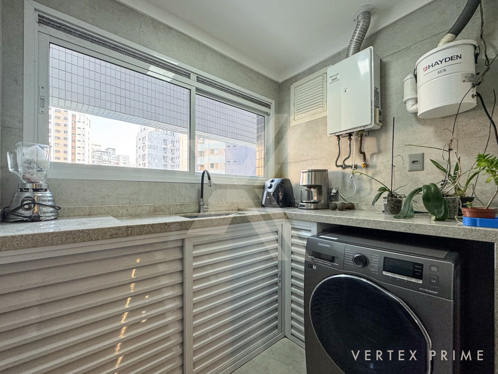 Apartamento garden com jacuzzi e teto retrátil, porteira fechada. Vila Rica - Santos — foto