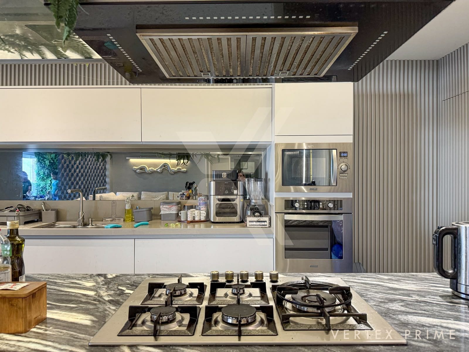 Apartamento garden com jacuzzi e teto retrátil, porteira fechada. Vila Rica - Santos — foto