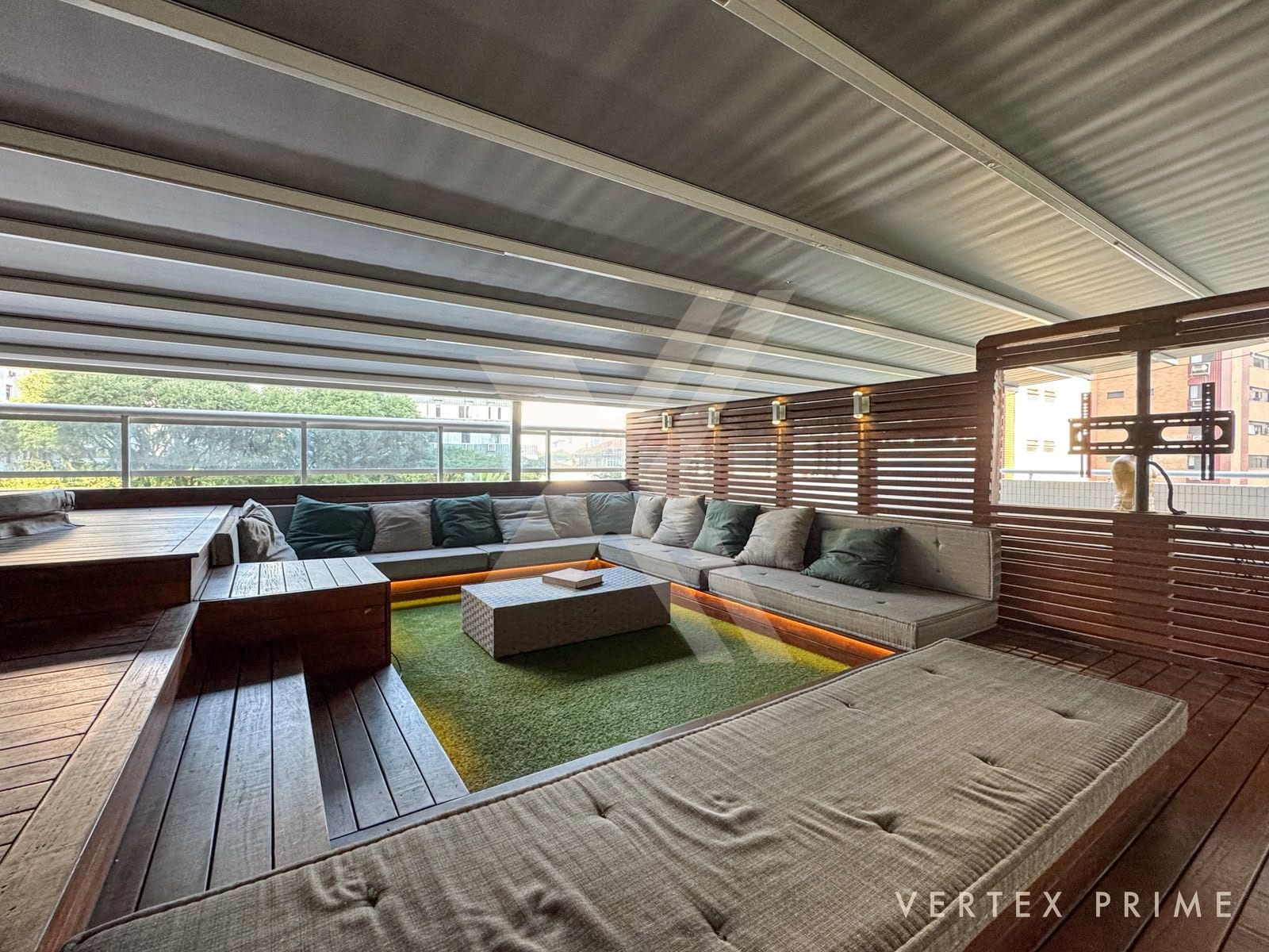 Apartamento garden com jacuzzi e teto retrátil, porteira fechada. Vila Rica - Santos — foto