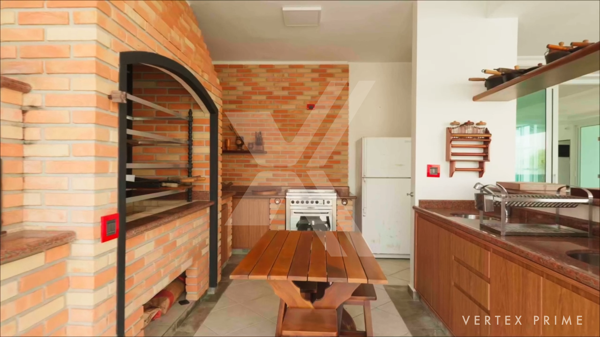 Casa de Alto Padrão | Decoração autoral com relógios — foto