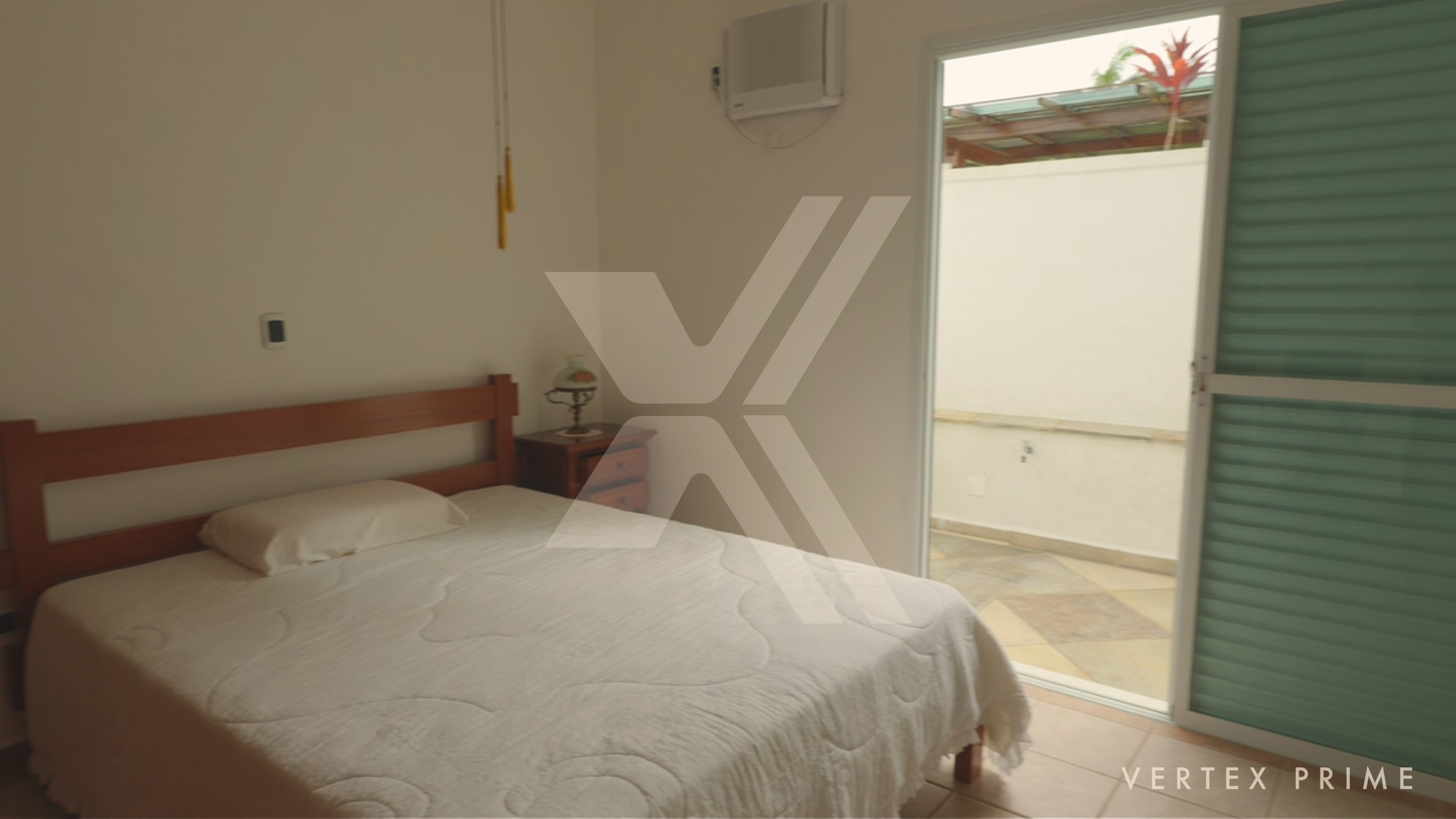 Casa de Alto Padrão | Decoração autoral com relógios — foto