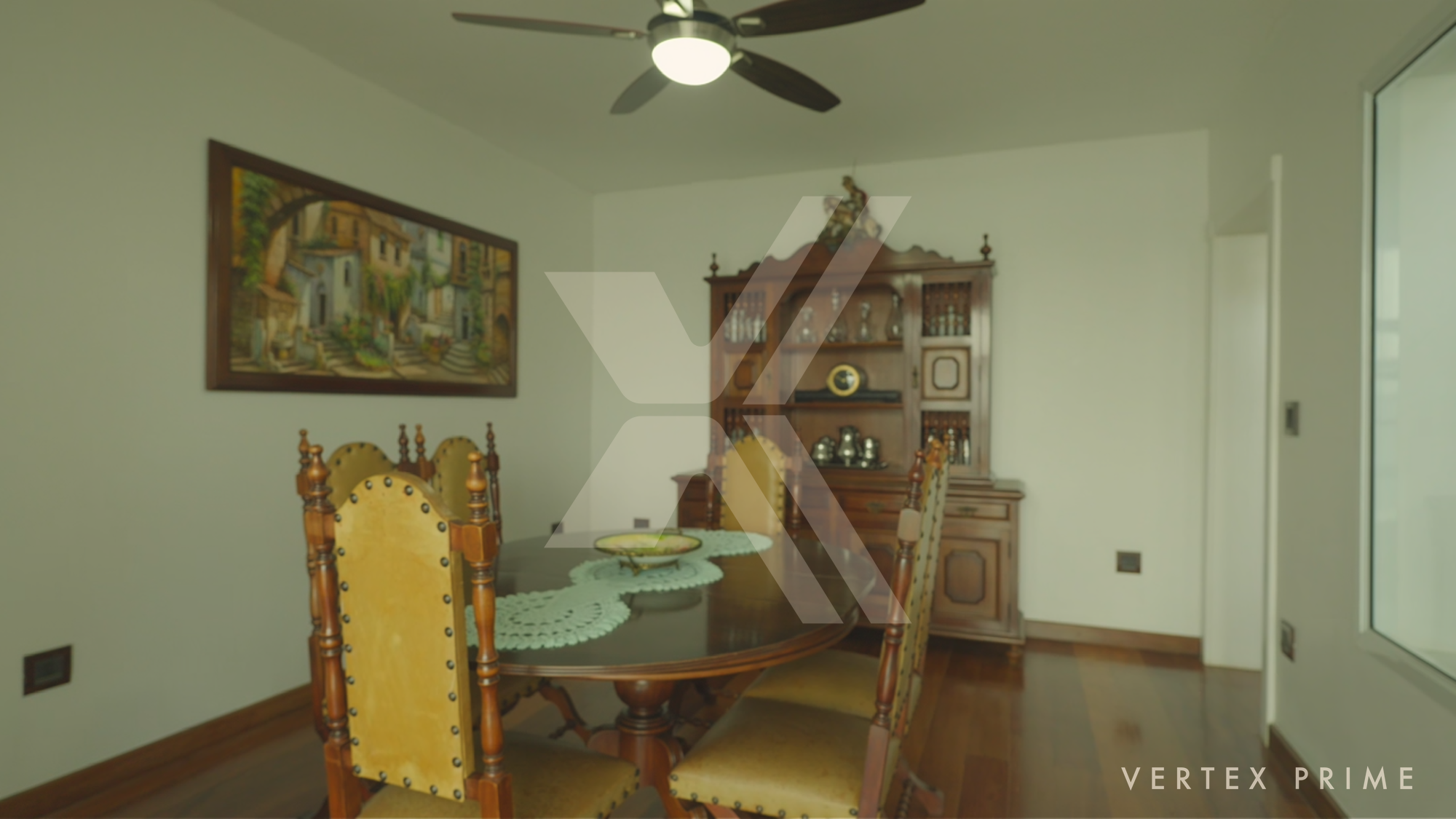 Casa de Alto Padrão | Decoração autoral com relógios — foto