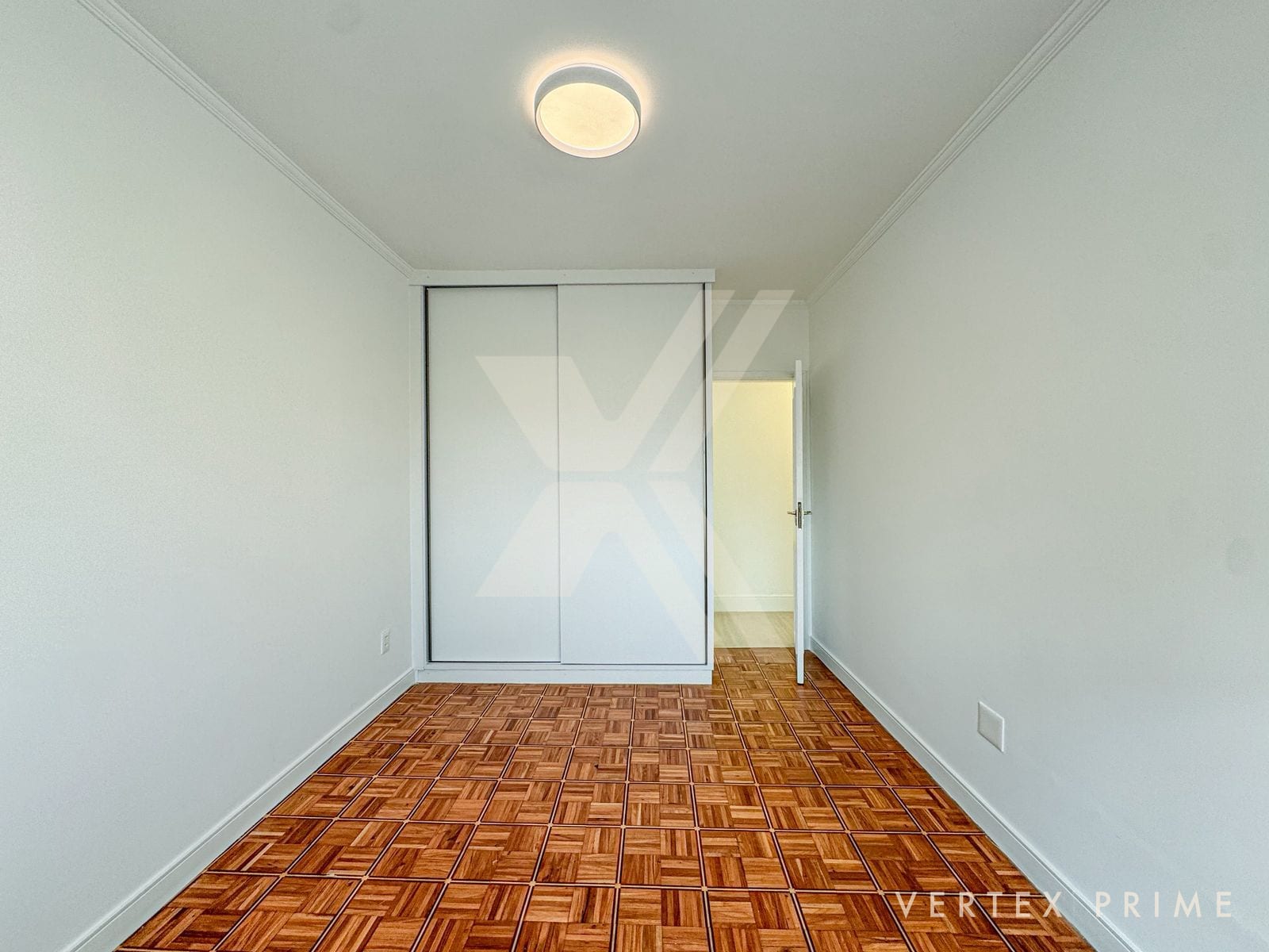Apartamento 3 Dorm. 1 suíte, reformado com vista livre para o mar — foto