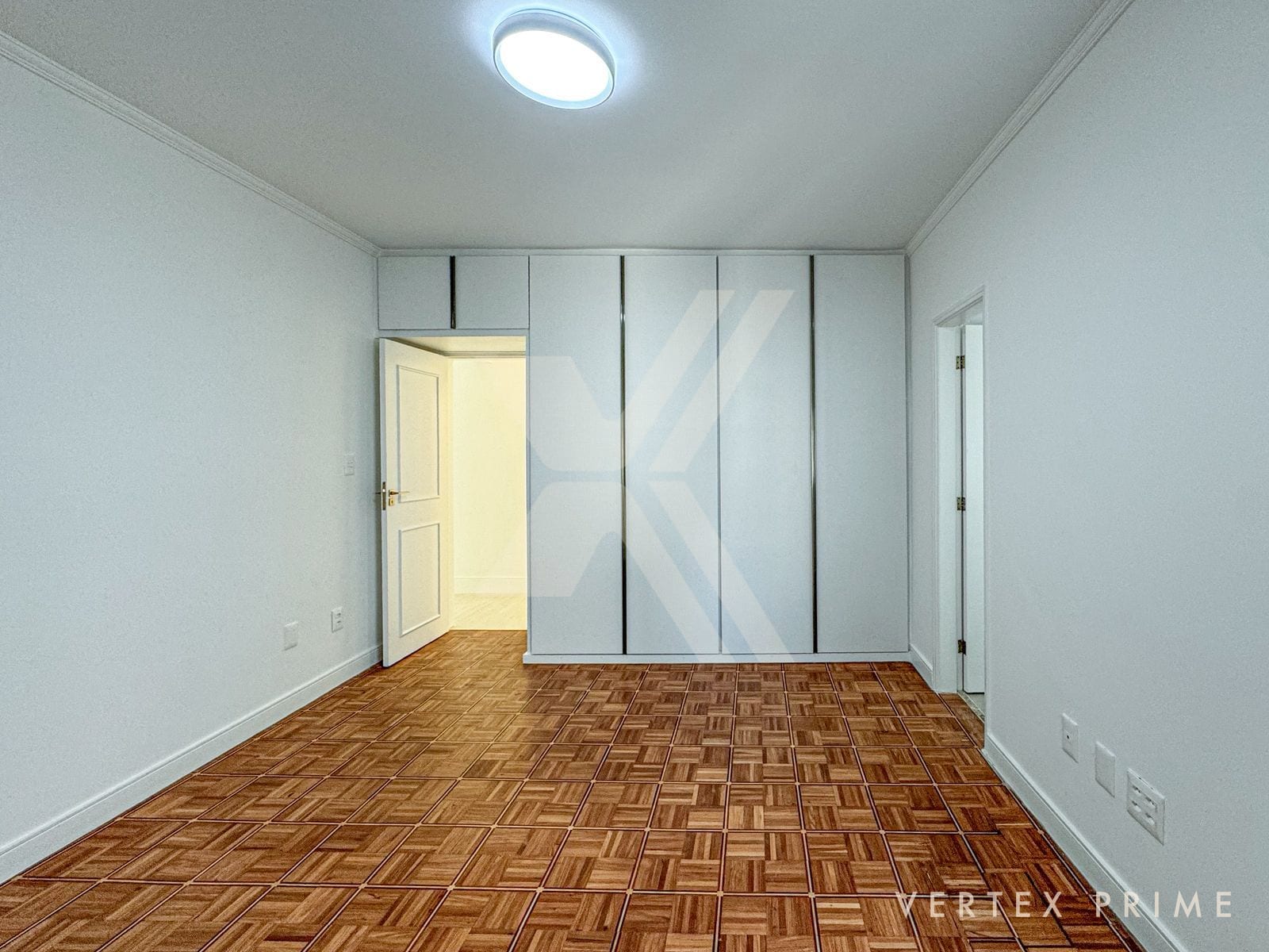 Apartamento 3 Dorm. 1 suíte, reformado com vista livre para o mar — foto