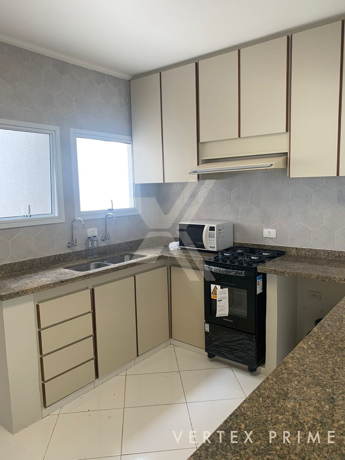 Villa Lopes 2 - Casa térrea contemporânea com quatro suítes e área de lazer completa — foto