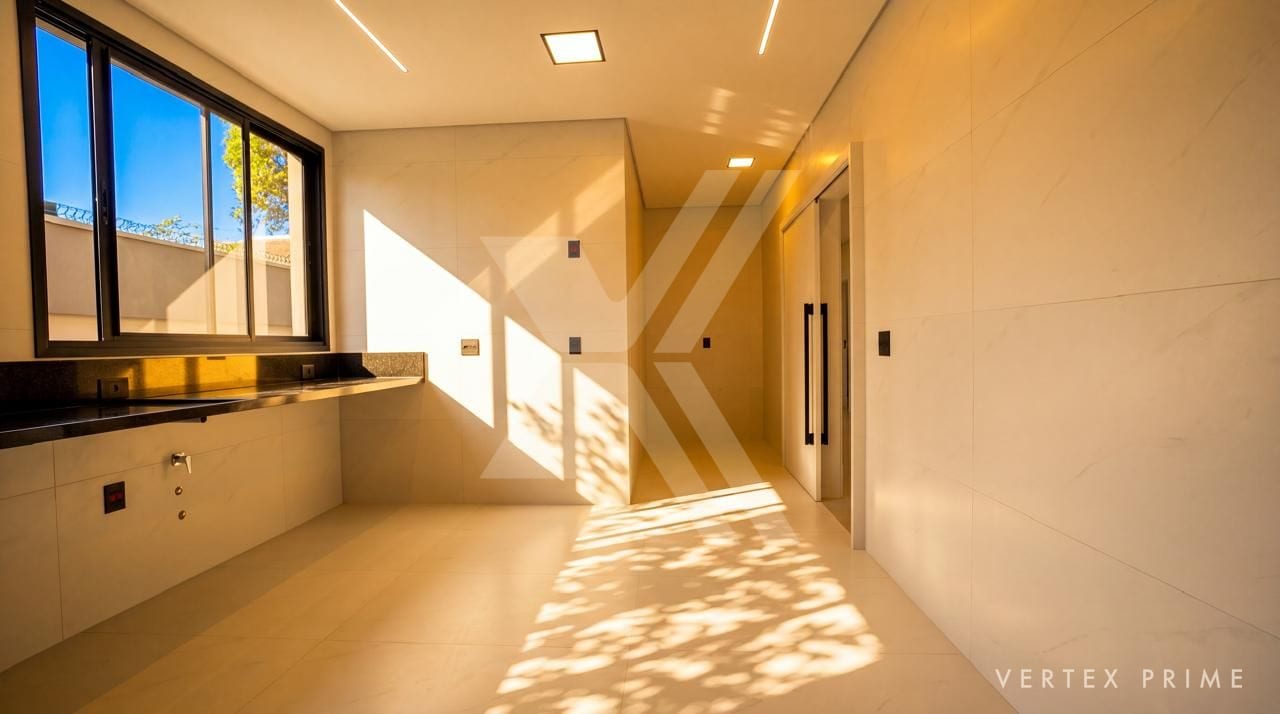 Casa térrea contemporânea, voltada para a praça — foto
