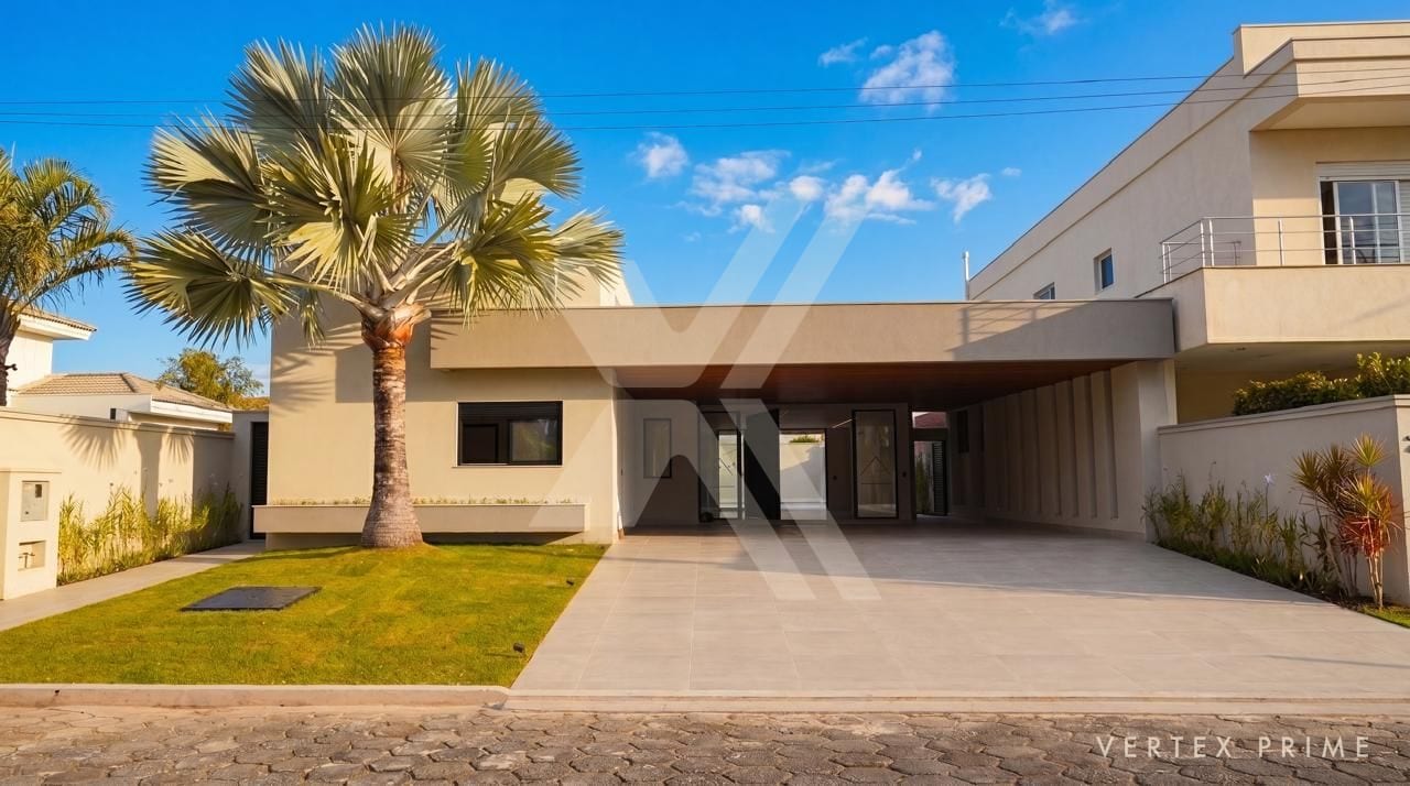 Casa térrea contemporânea, voltada para a praça