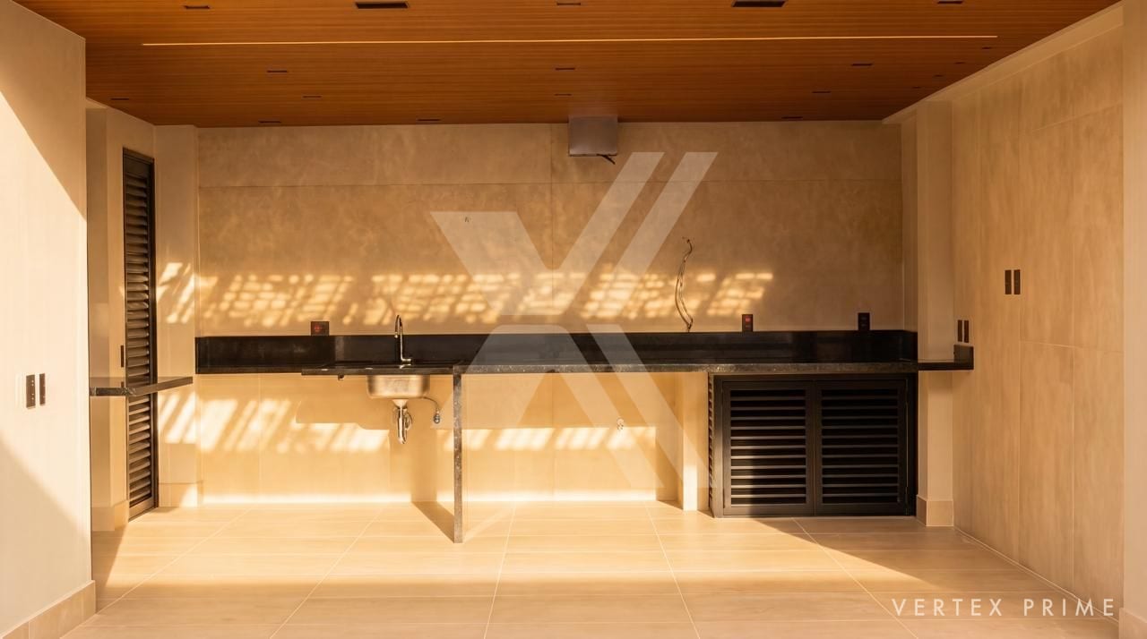 Casa térrea contemporânea, voltada para a praça — foto