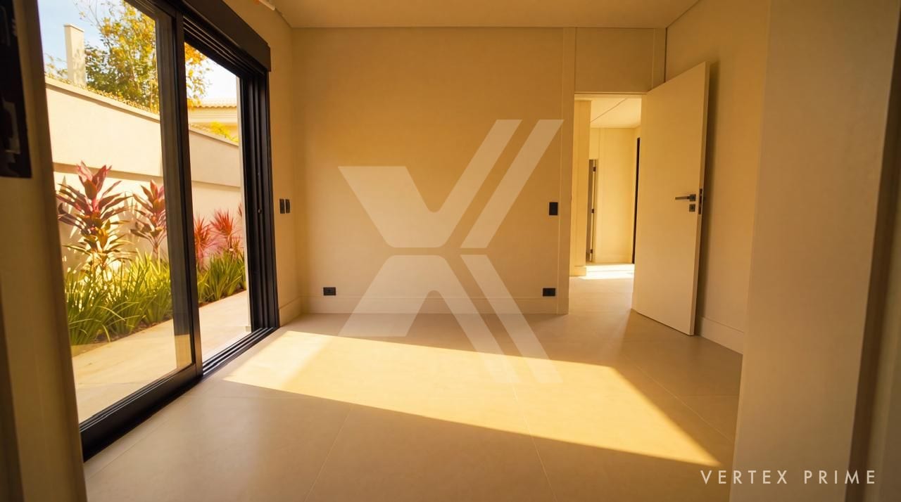 Casa térrea contemporânea, voltada para a praça — foto