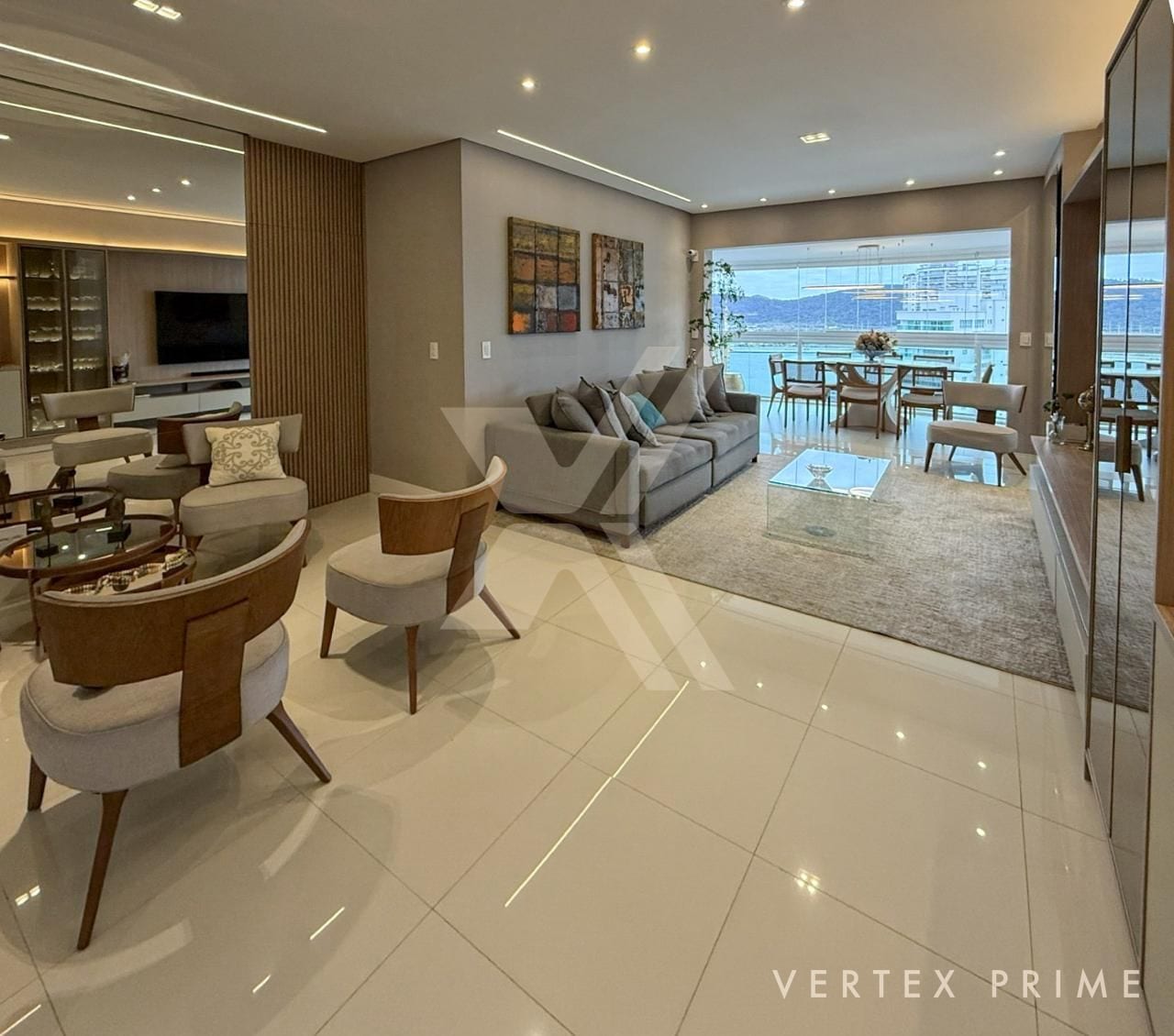Apartamento em andar alto com vista livre para o mar, na Ponta da Praia — foto