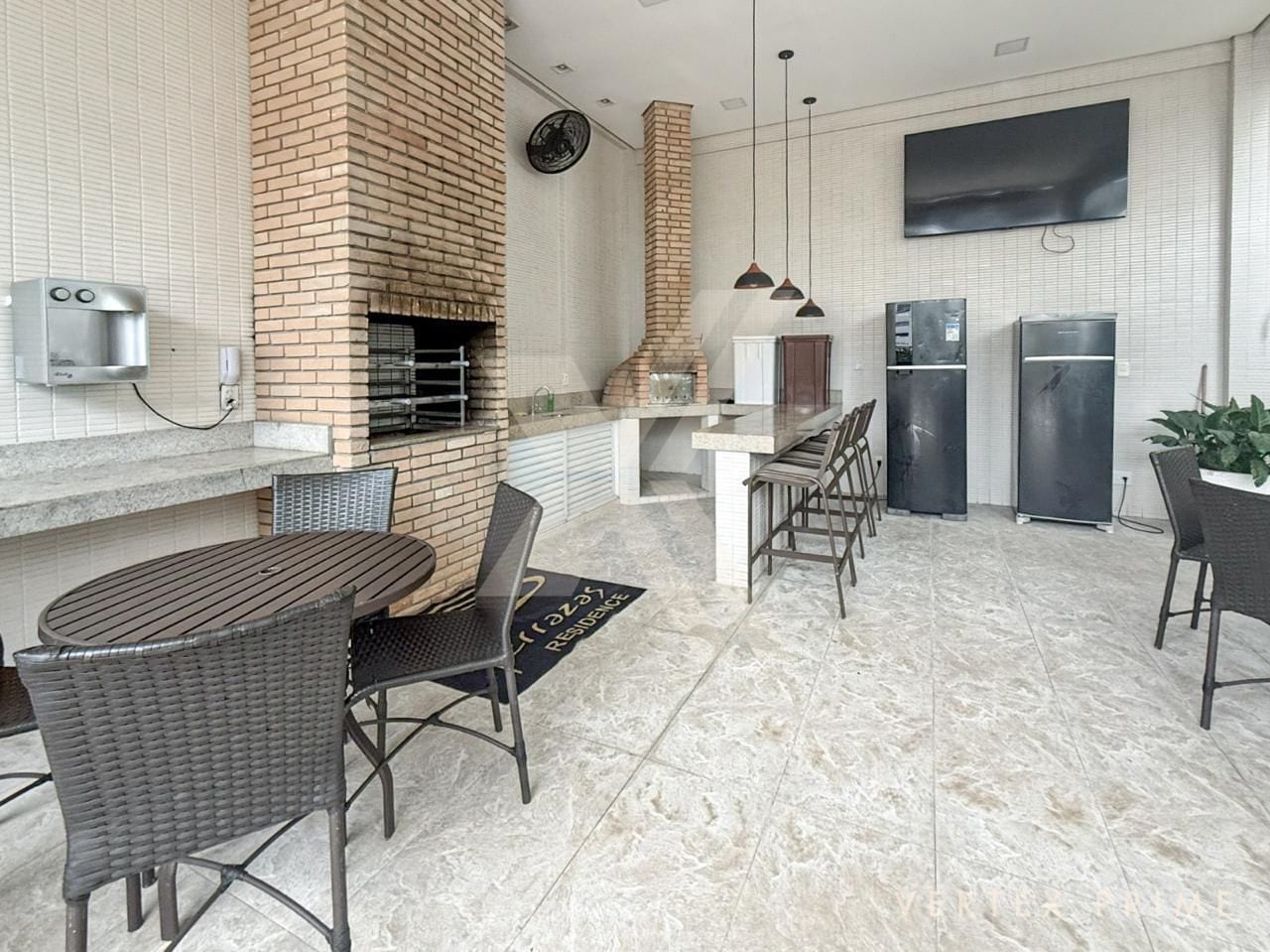 Apartamento em andar alto com vista livre para o mar, na Ponta da Praia — foto