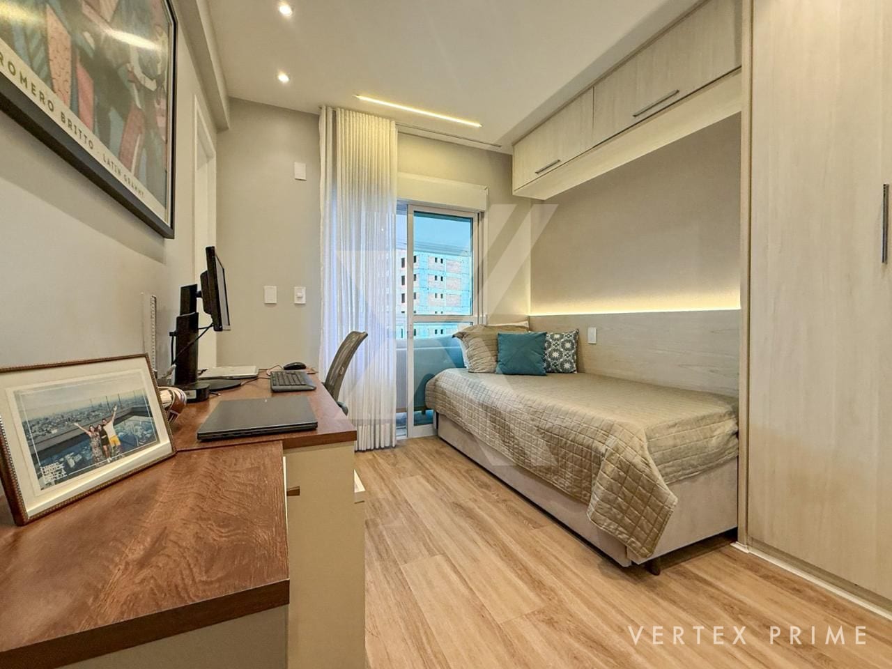 Apartamento em andar alto com vista livre para o mar, na Ponta da Praia — foto