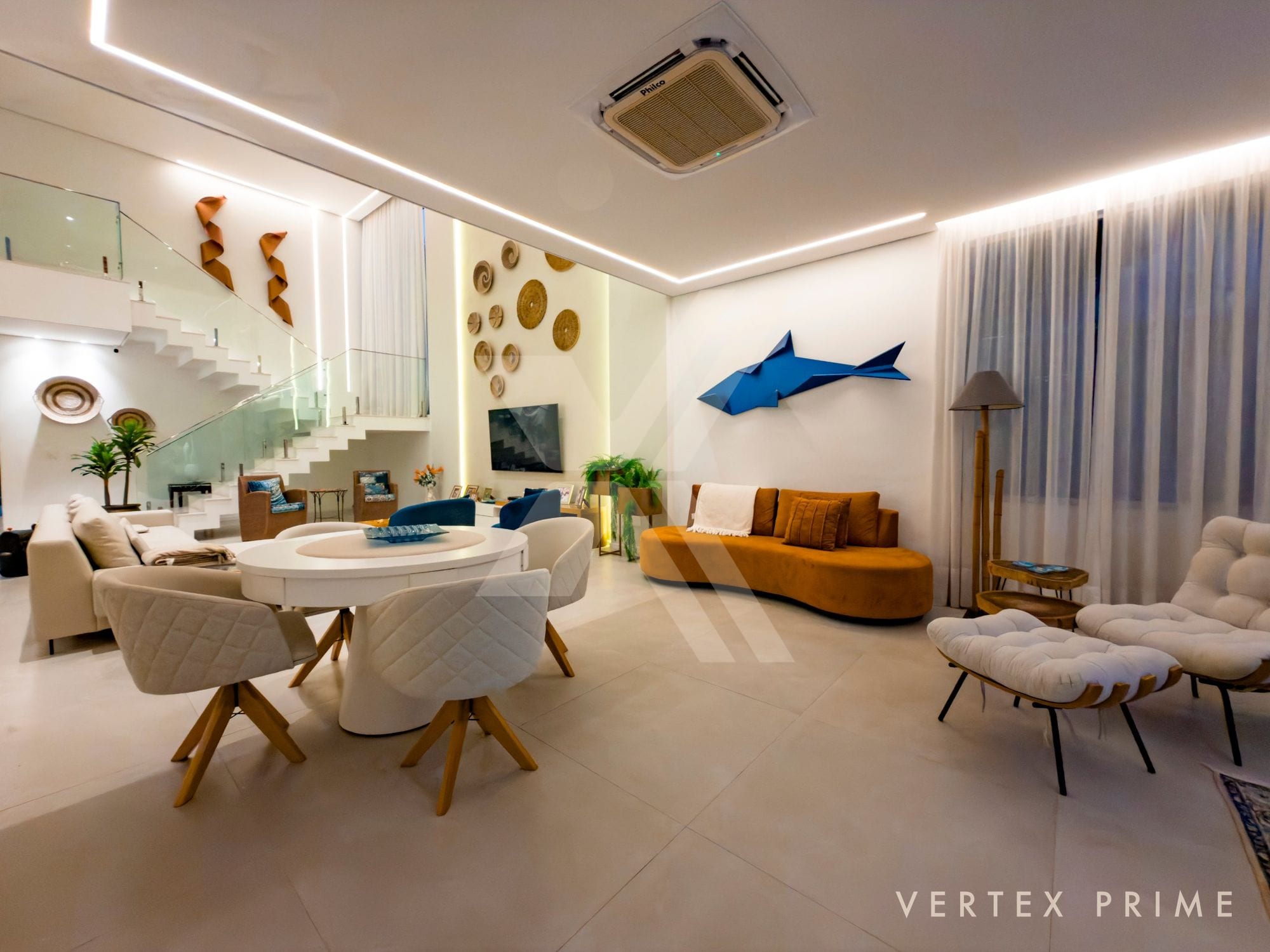 Residência com varanda gourmet e piscina aquecida — foto