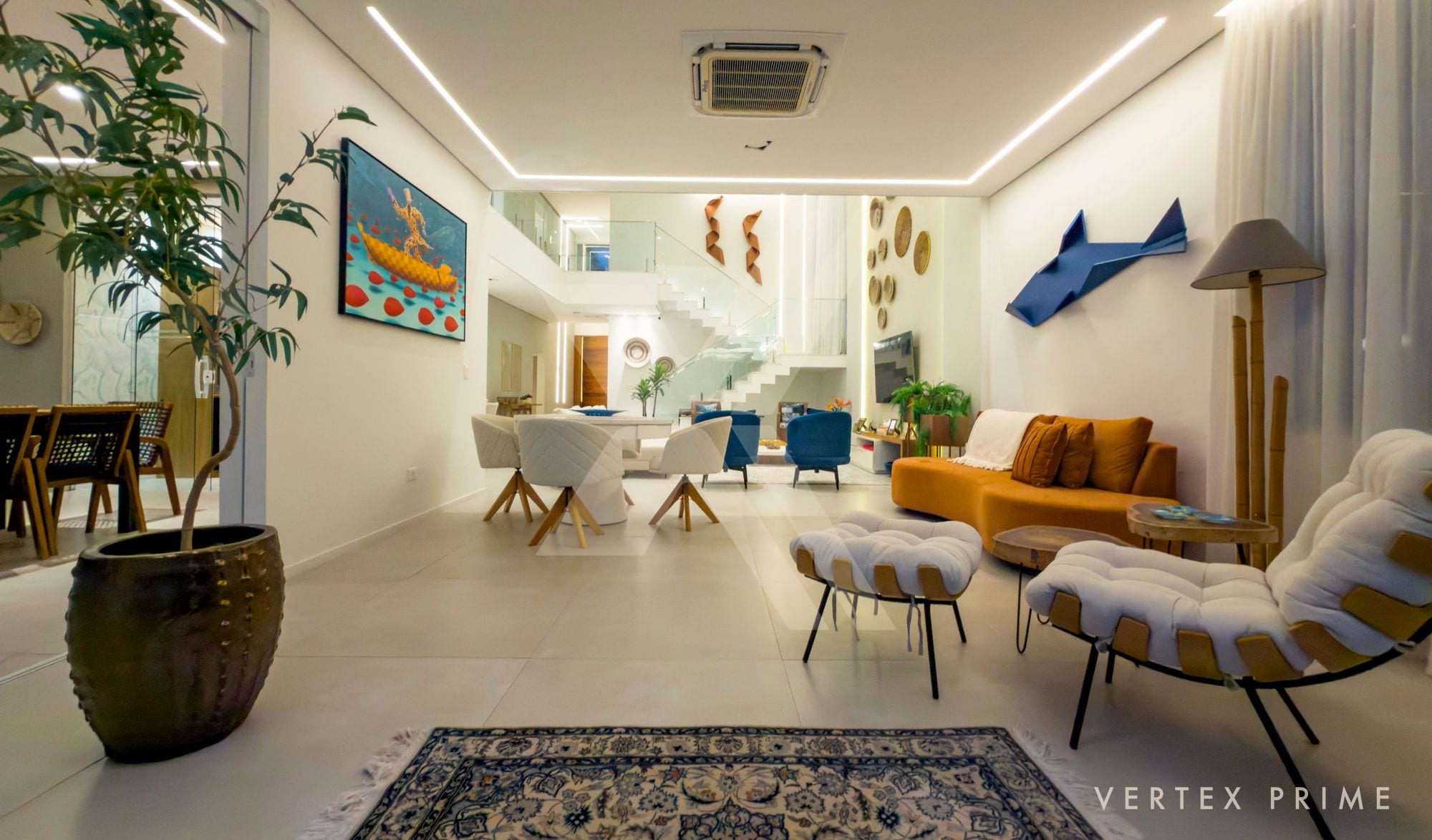 Residência com varanda gourmet e piscina aquecida — foto