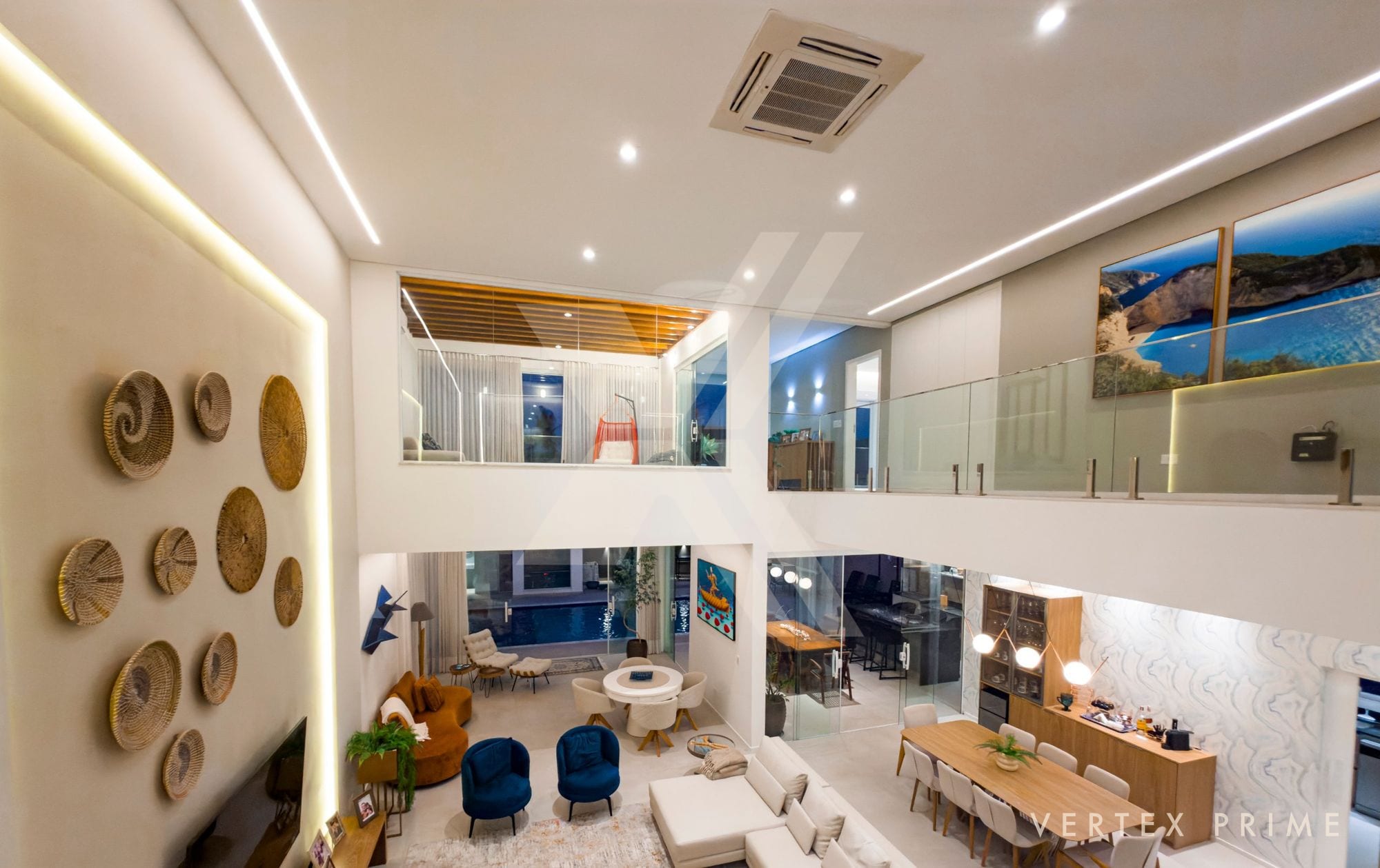 Residência com varanda gourmet e piscina aquecida — foto