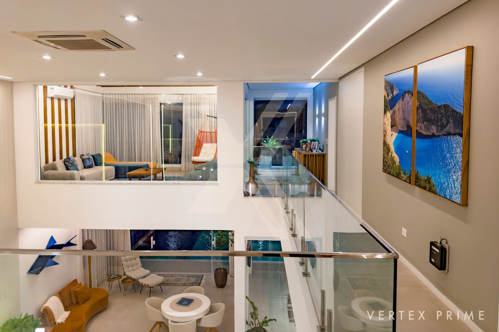 Residência com varanda gourmet e piscina aquecida — foto