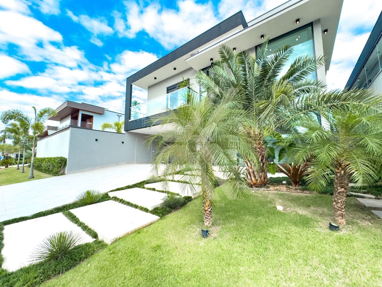 Casa Noir — contemporânea, entrega porteira fechada — foto