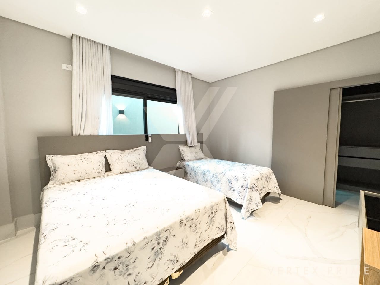 Casa Noir — contemporânea, entrega porteira fechada — foto