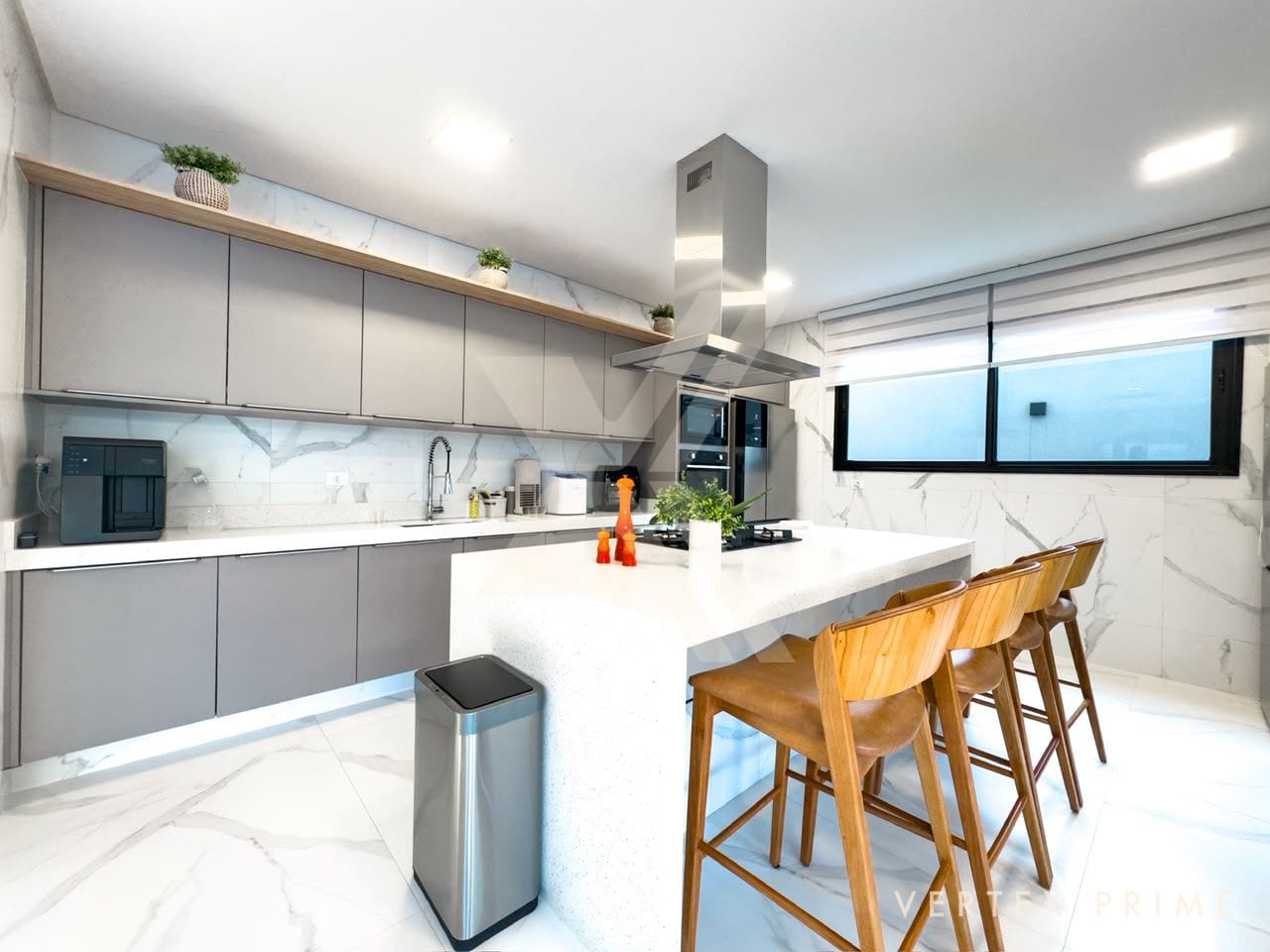 Casa Noir — contemporânea, entrega porteira fechada — foto