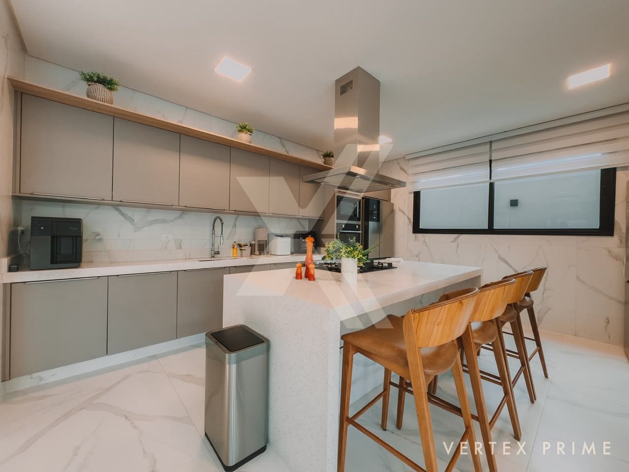 Casa Noir — contemporânea, entrega porteira fechada — foto