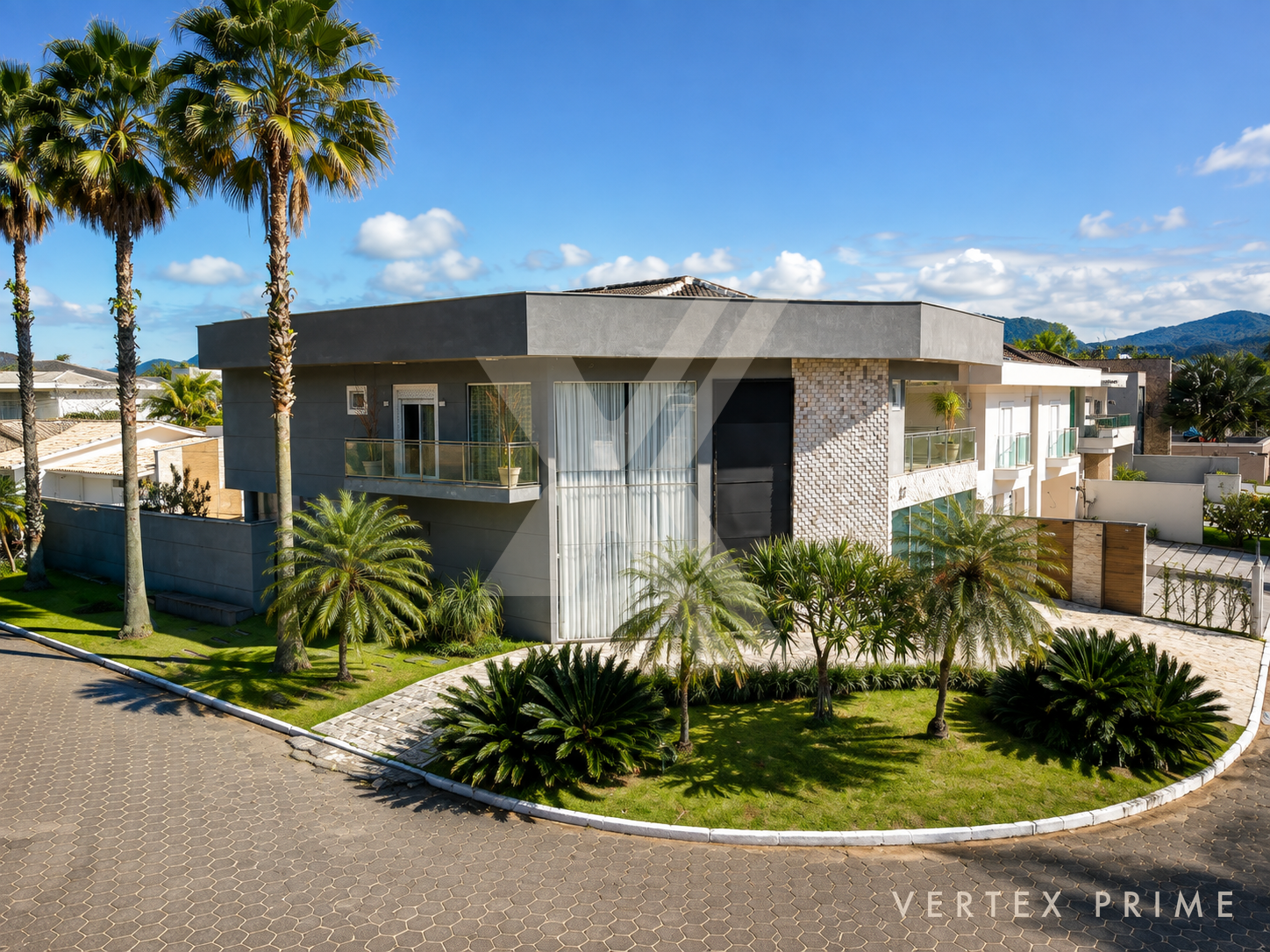Casa de esquina com ambientes amplos no jardim acapulco