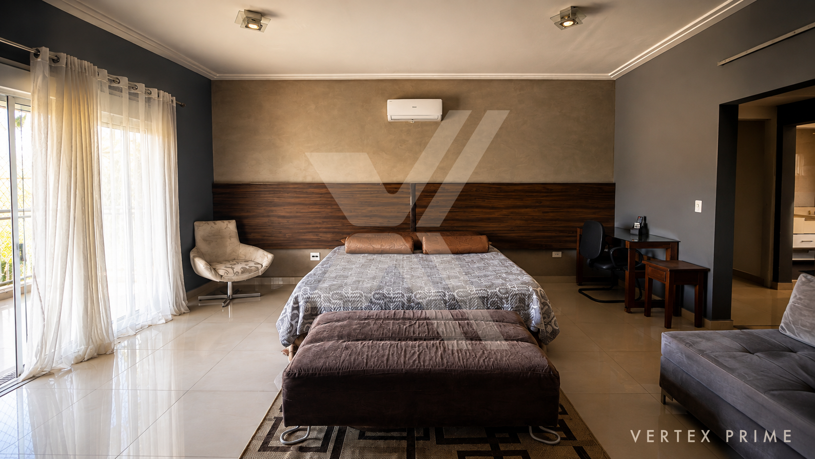 Casa de esquina com ambientes amplos no jardim acapulco — foto