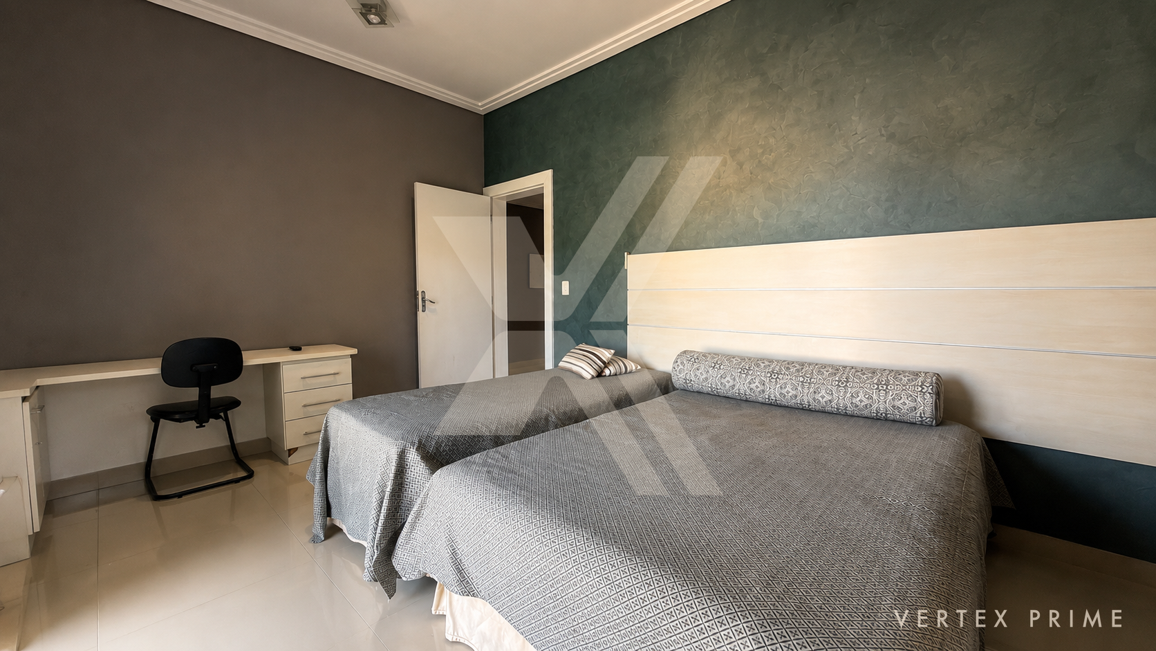 Casa de esquina com ambientes amplos no jardim acapulco — foto