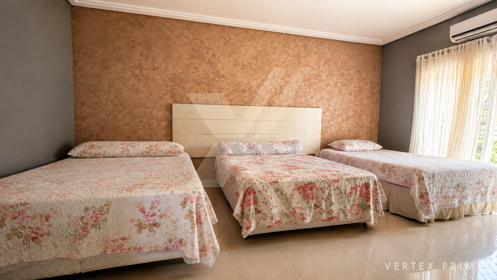 Casa de esquina com ambientes amplos no jardim acapulco — foto