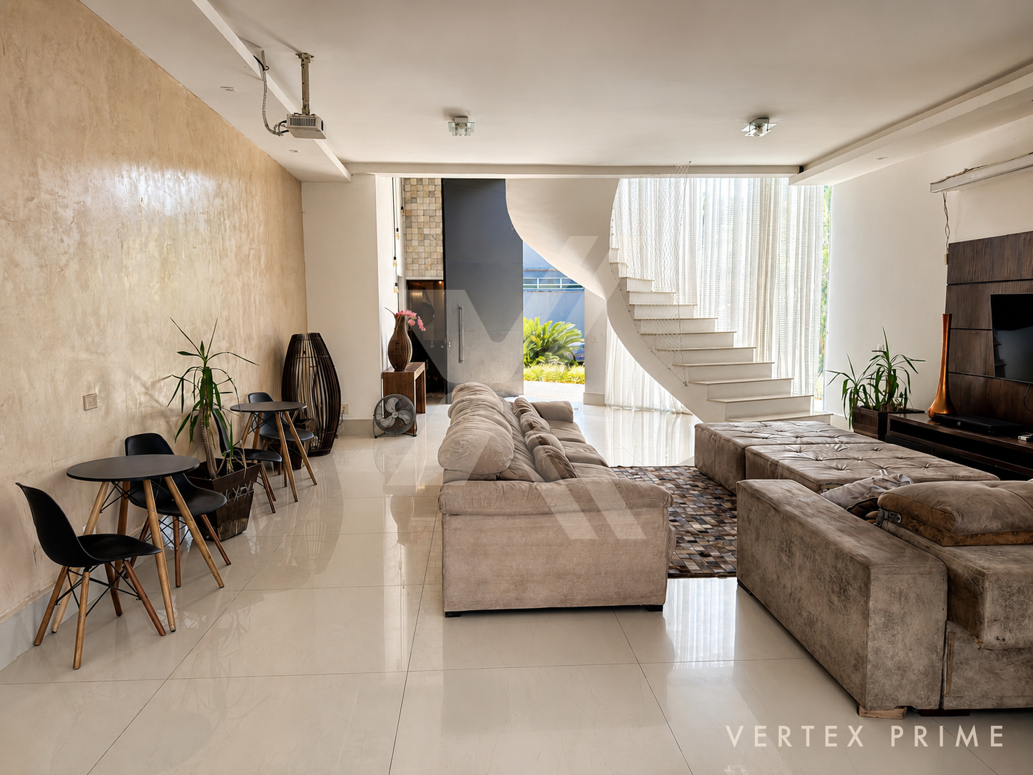 Casa de esquina com ambientes amplos no jardim acapulco — foto