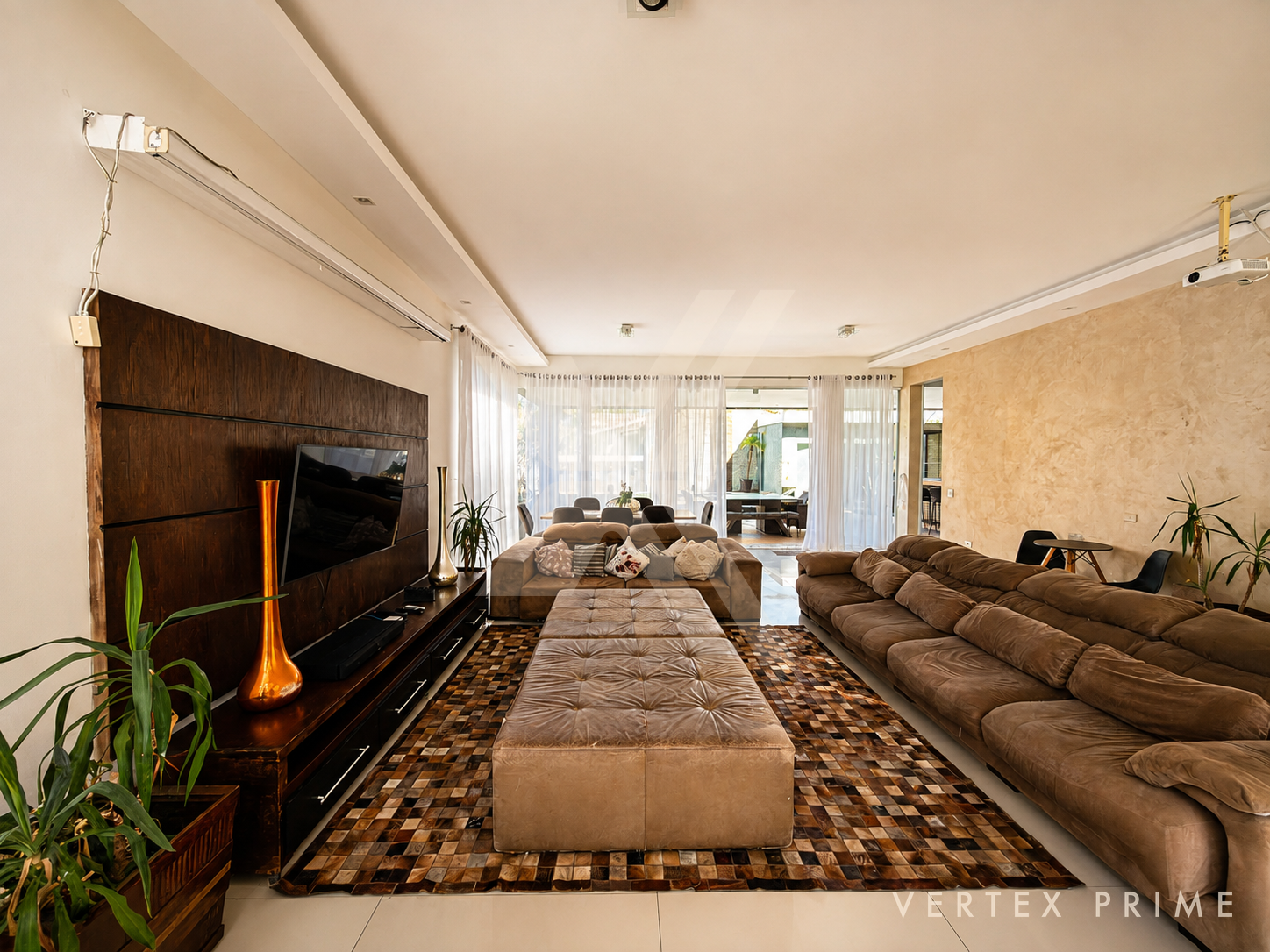 Casa de esquina com ambientes amplos no jardim acapulco — foto