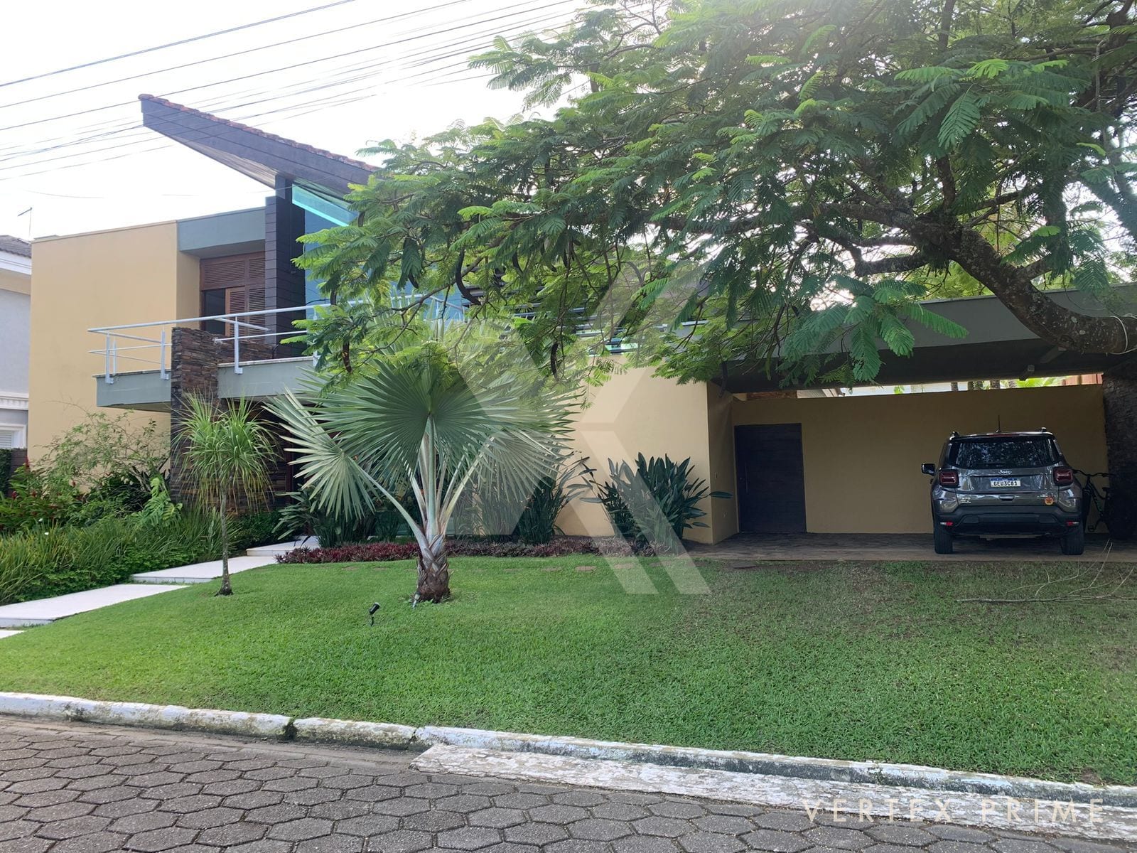 Villa Lopes - Localizada em frente a uma das praças mais encantadoras do Jardim Acapulco. — foto