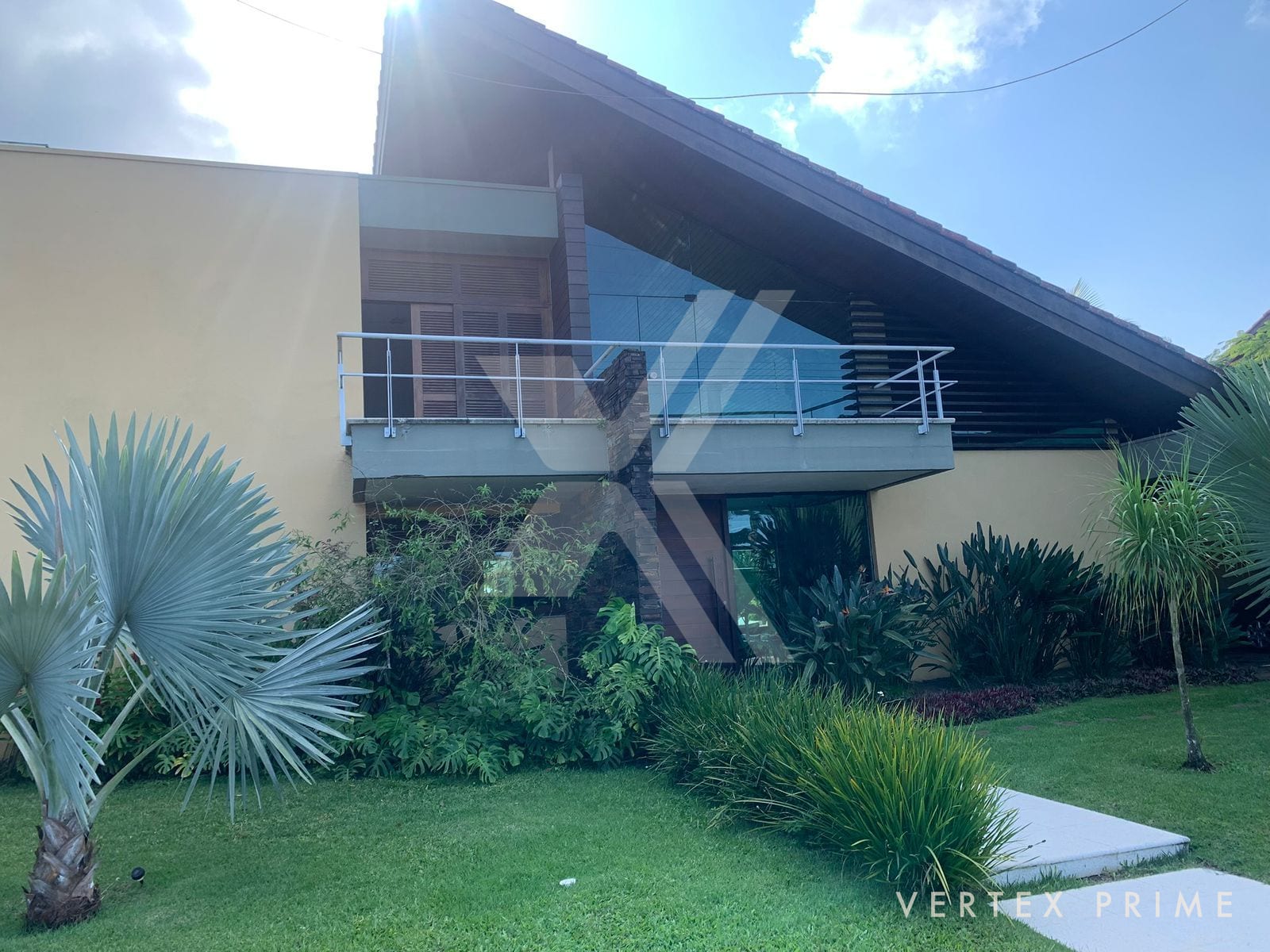 Villa Lopes - Localizada em frente a uma das praças mais encantadoras do Jardim Acapulco. — foto
