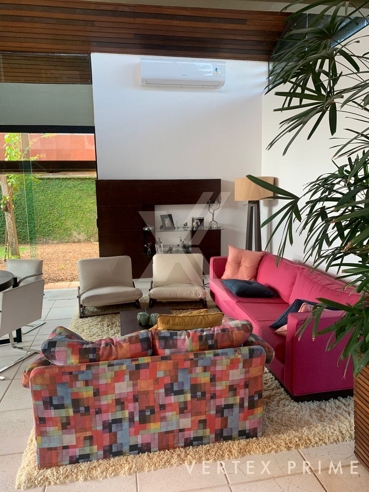 Villa Lopes - Localizada em frente a uma das praças mais encantadoras do Jardim Acapulco. — foto