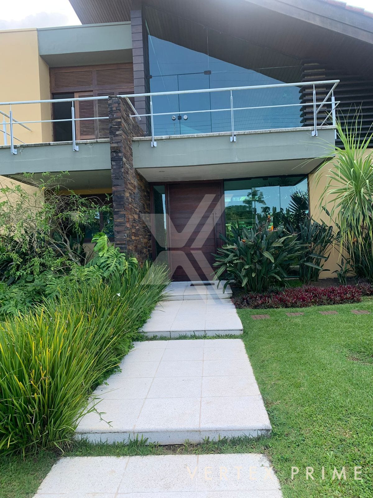 Villa Lopes - Localizada em frente a uma das praças mais encantadoras do Jardim Acapulco.