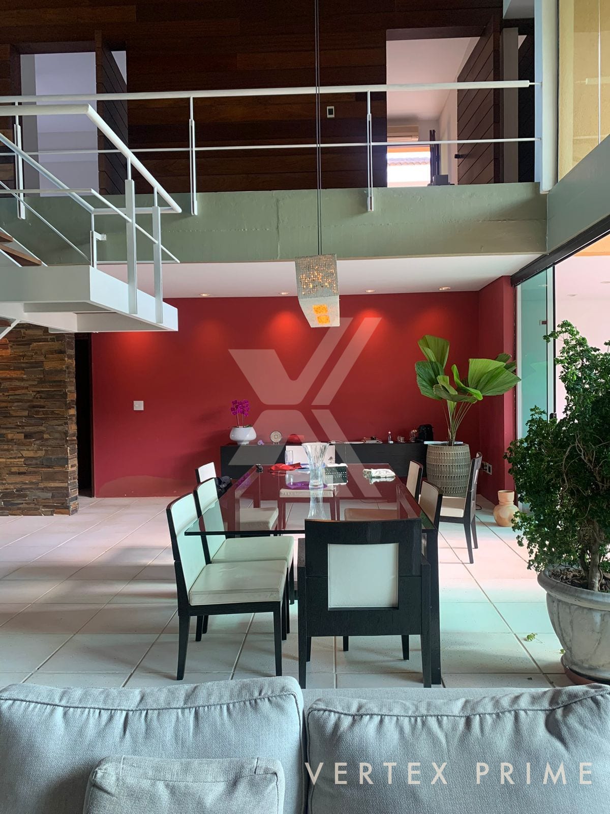 Villa Lopes - Localizada em frente a uma das praças mais encantadoras do Jardim Acapulco. — foto