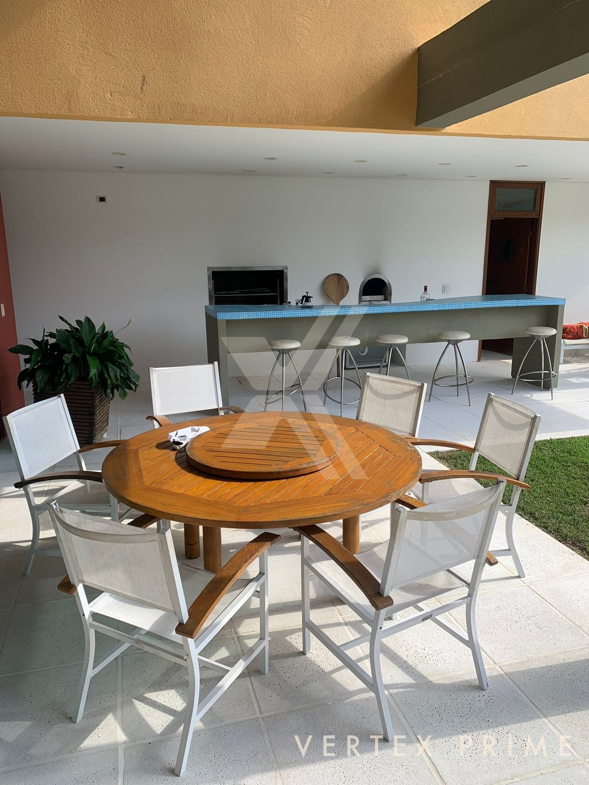 Villa Lopes - Localizada em frente a uma das praças mais encantadoras do Jardim Acapulco. — foto