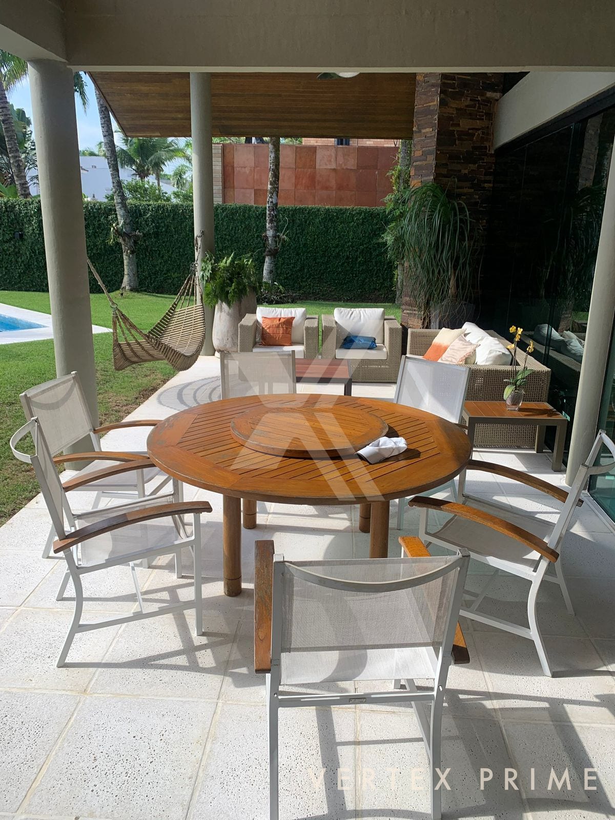 Villa Lopes - Localizada em frente a uma das praças mais encantadoras do Jardim Acapulco. — foto