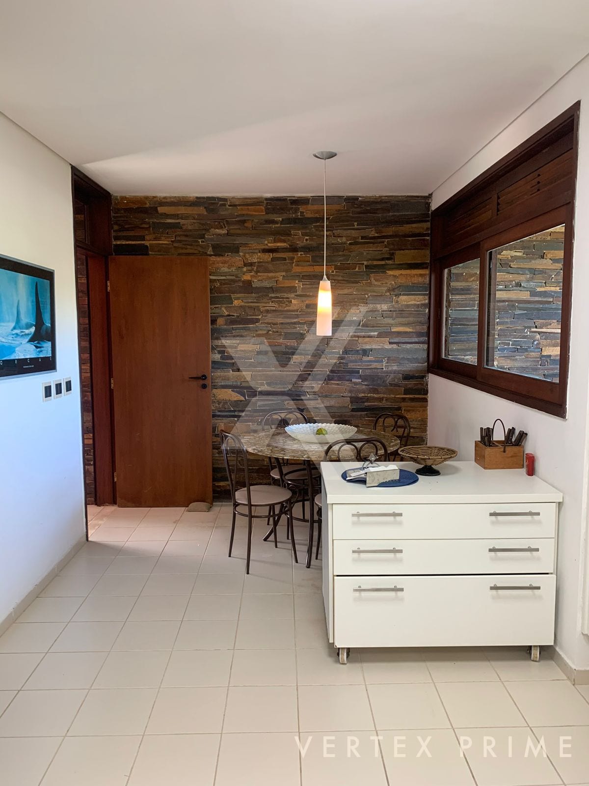 Villa Lopes - Localizada em frente a uma das praças mais encantadoras do Jardim Acapulco. — foto
