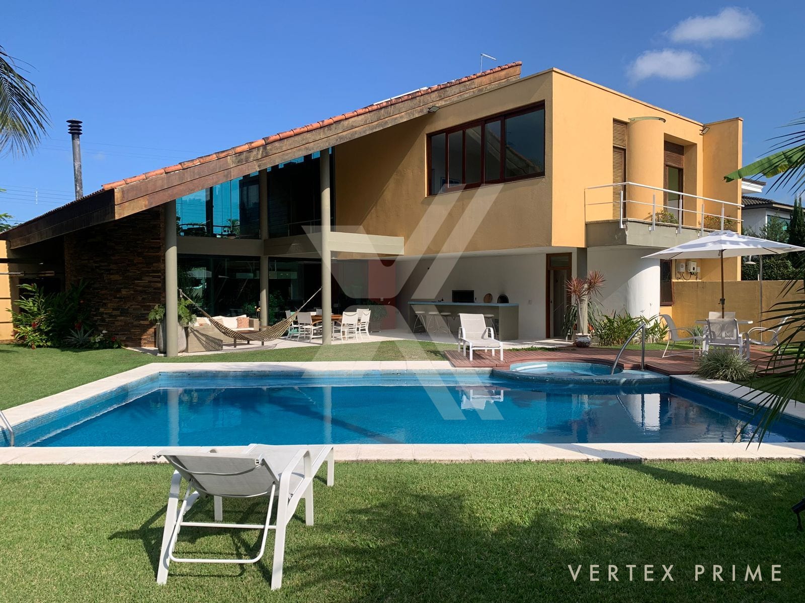 Villa Lopes - Localizada em frente a uma das praças mais encantadoras do Jardim Acapulco. — foto