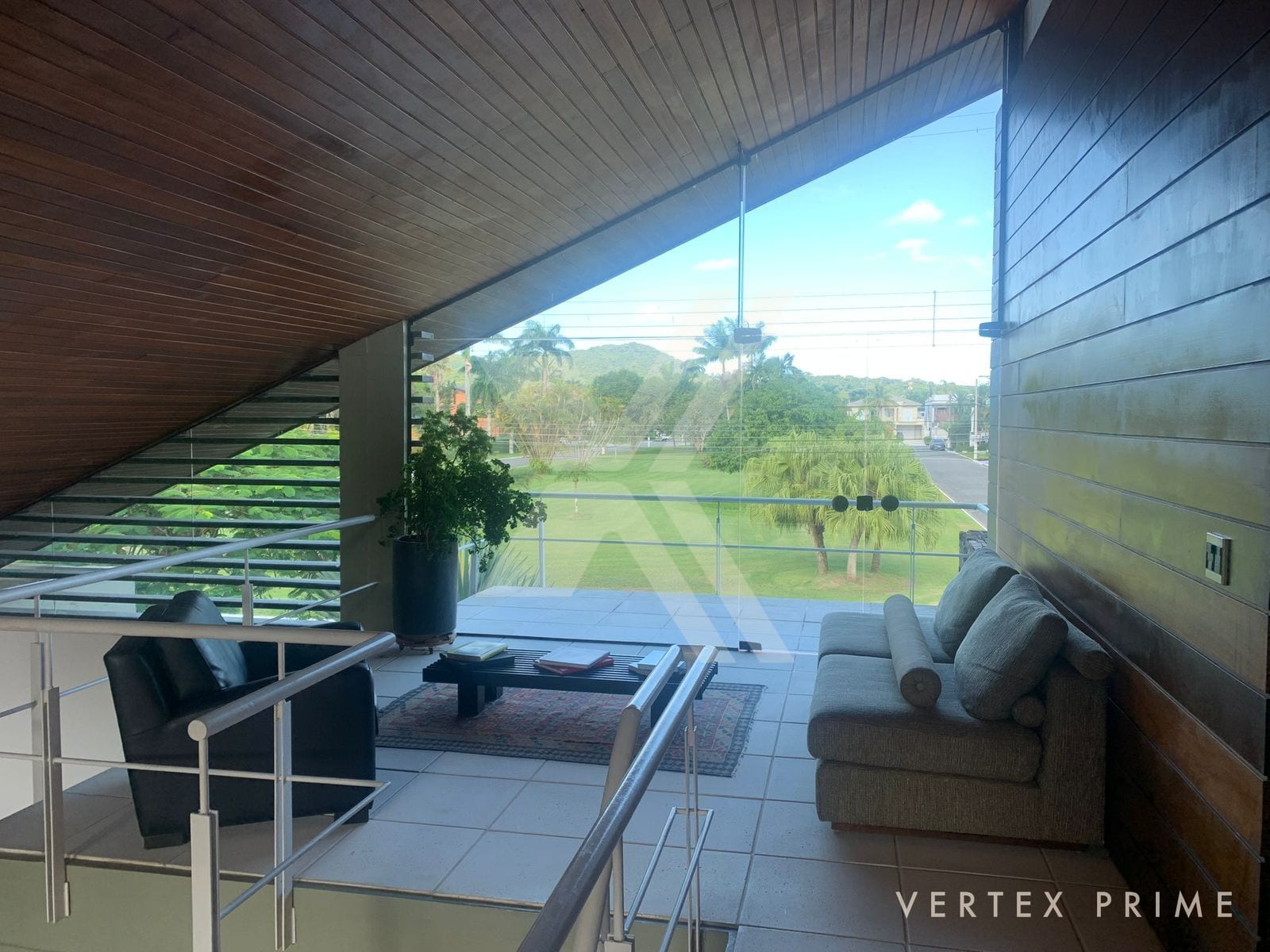 Villa Lopes - Localizada em frente a uma das praças mais encantadoras do Jardim Acapulco. — foto