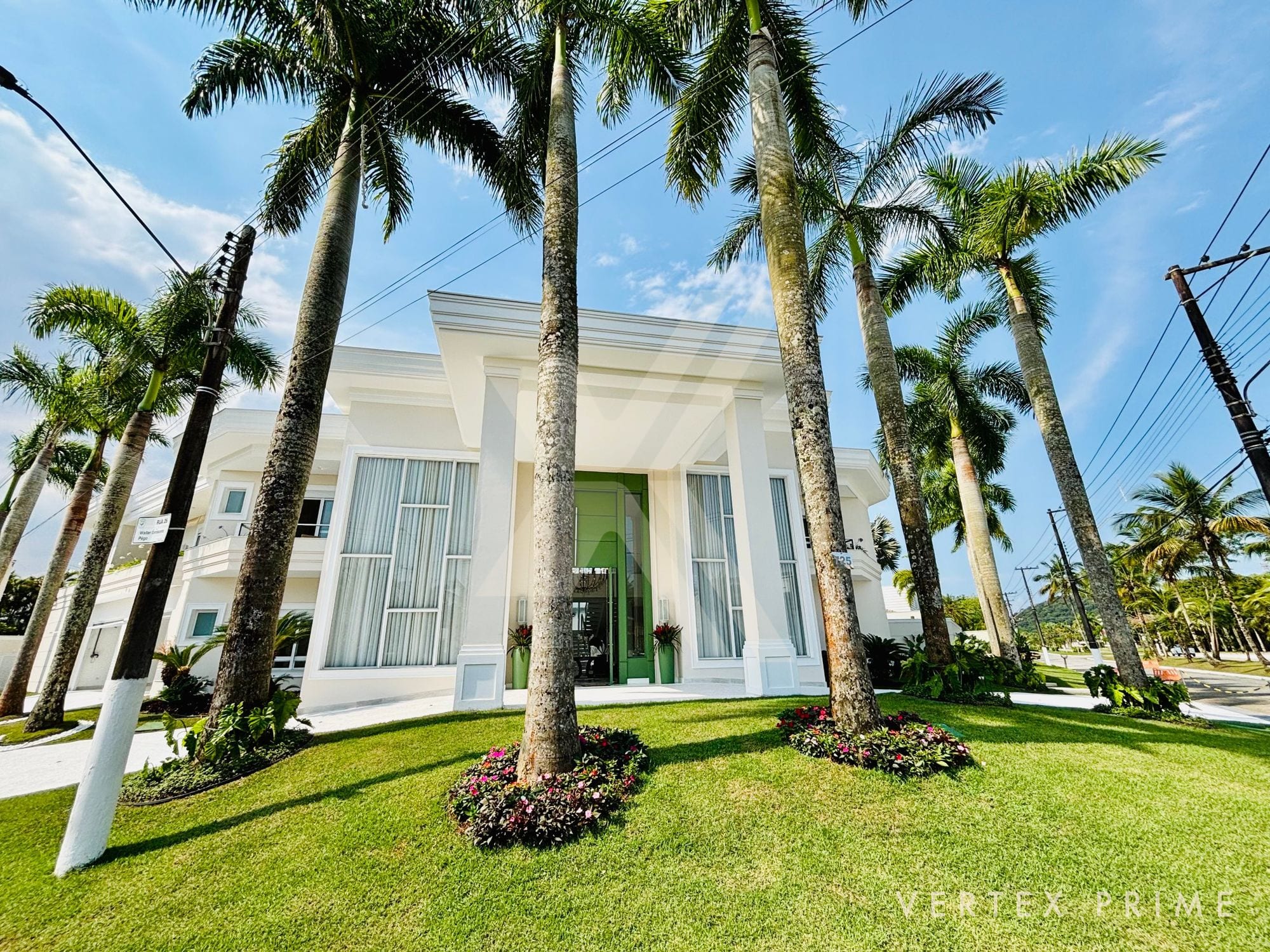 Mansão de Alto Padrão com 8 Suítes no Jardim Acapulco